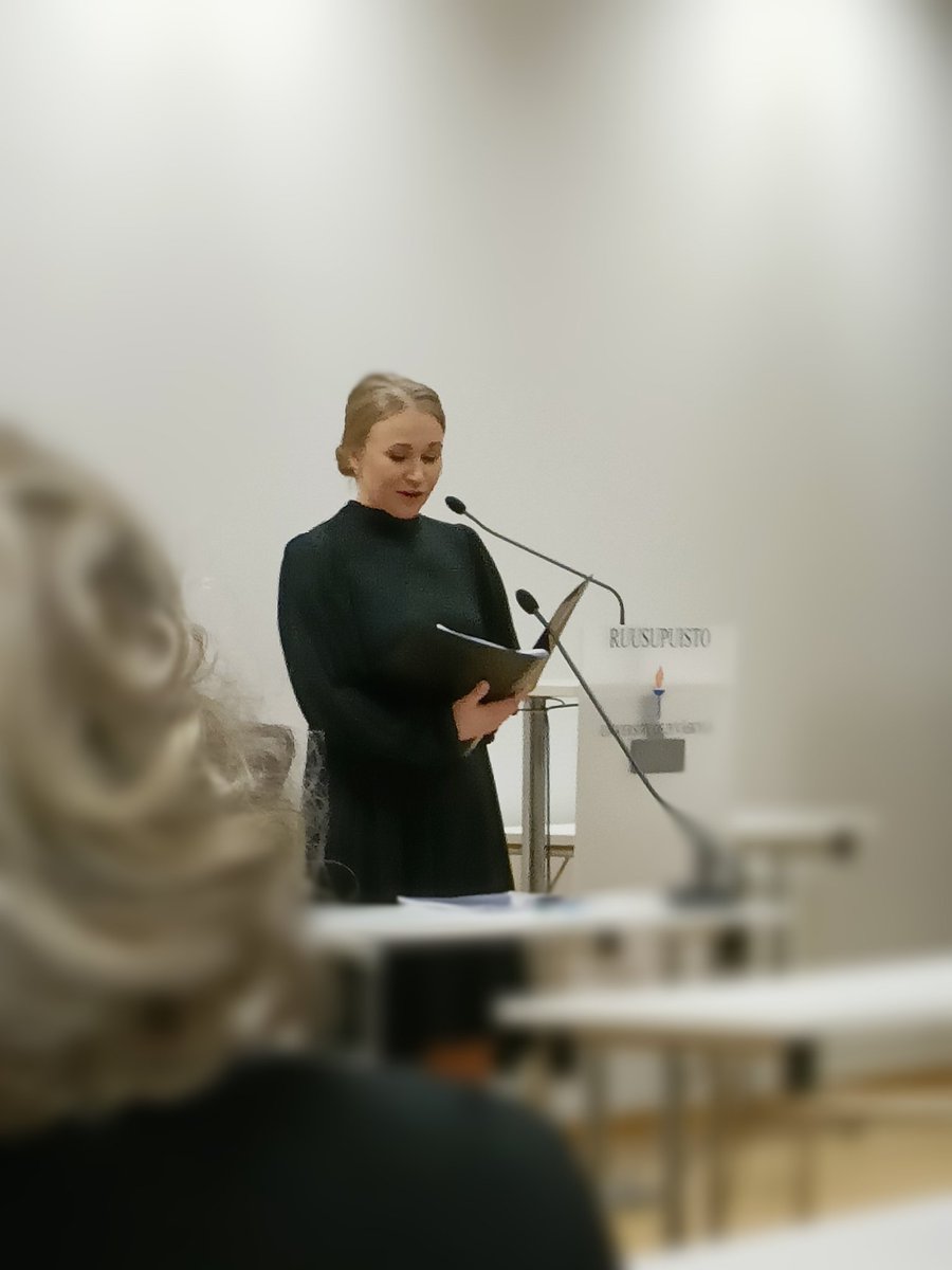 LeppaNiko's tweet photo. Tänään on juhlapäivä, kun @HeidiLeppa tohtoroituu! Väitöskirjan puolustus meni pelikirjan mukaan nappiin ja seuraavan erän nimi on #karonkka.
Hieno tutkimus- ja ohjaajaporukka ollut ympärillä tukemassa!
@uniofjyvaskyla 
@JYUsport_health https://t.co/QJzXDMBa22