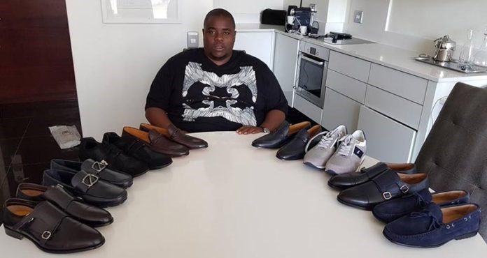 daddyhope's tweet photo. Zimbabwe is a real joke!

This man LOOTED millions meant for Zimbabwe’s electricity project, and made a name for himself showing off shoes to his victims, Zimbabwean citizens.

Yet today the victims are spending 18 hours without electricity.

And nothing happened to the criminal! https://t.co/j39rz0UTP9