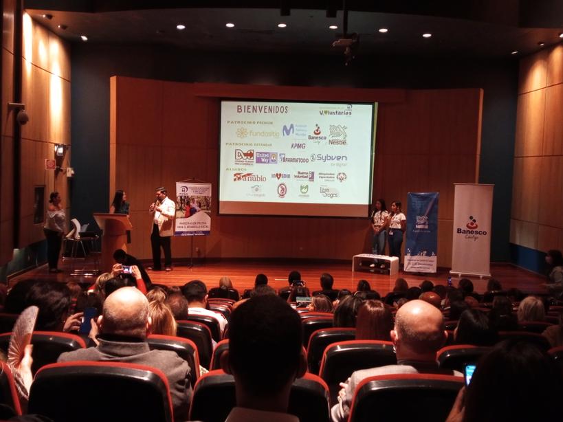 SUPERATEC's tweet photo. Estamos en el evento de nuestra aliada @FIPAN celebrando el Día Internacional de los Voluntarios. Reconocemos la maravillosa labor que realiza cada individuo en la sociedad y estamos felices de contar con personas que realizan #SumaDeVoluntades en #Superatec #VOLUNTARIOSFIPAN2022 https://t.co/bT8q7G0PC2