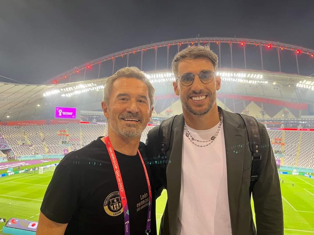 pleonesafcb's tweet photo. La @pleonesafcb presente en el #MundialQatar2022 👏🏻

#LeónCulé💙❤️ https://t.co/BUyqvRiIr1