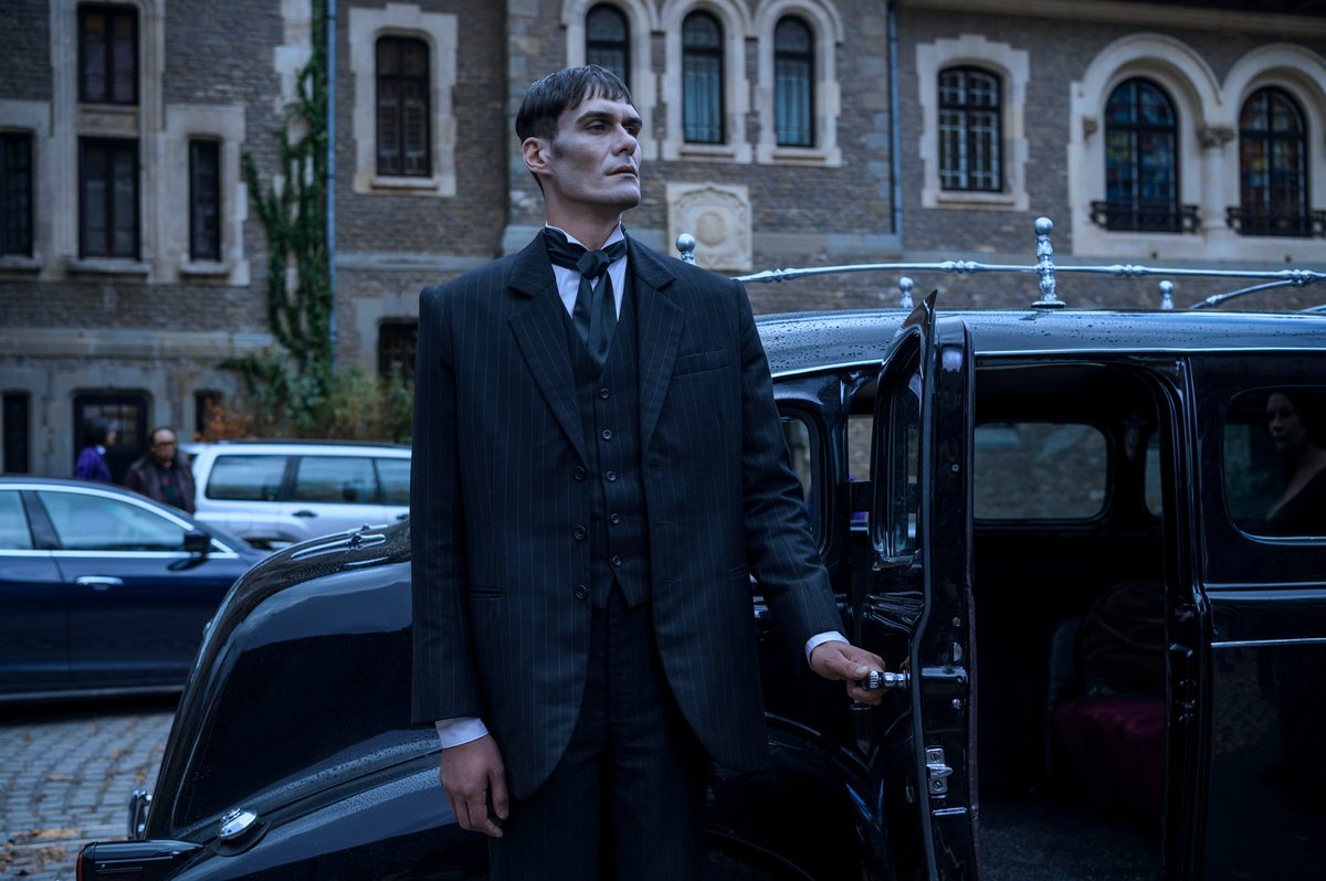 Am I just a horny slut, or could Lurch get it?? #wednesdaynetflix