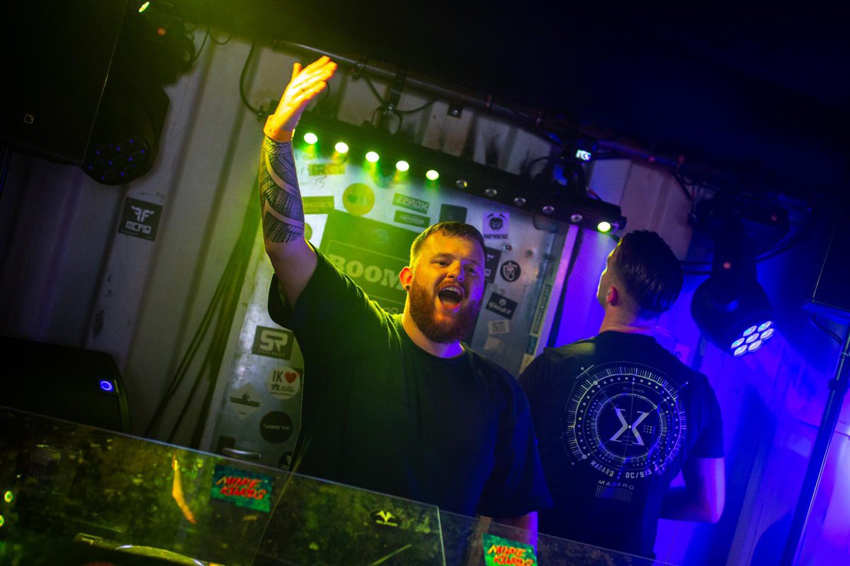 Upcoming_NL's tweet photo. 𝐃𝐞𝐚𝐝 𝐛𝐲 𝐃𝐚𝐲𝐥𝐢𝐠𝐡𝐭 🌠 

Oxya is back with his new track '𝐃𝐞𝐚𝐝 𝐛𝐲 𝐃𝐚𝐲𝐥𝐢𝐠𝐡𝐭', which is out now on all platforms. Play this energetic tune as loud as you can via the link below!🚀

https://t.co/tbJuDMWJGo https://t.co/KVjqMCGyPs