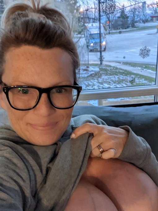 So the question would it be cool to have a Tesla Semi Hooked up to a trailer as a portable studio? #FridayFeeling<a href="/tag/fridayfeeling"class="tags"><span>#fridayfeeling</span></a><a href="/tag/fridayvibes"class="tags"><span>#fridayvibes</span></a>