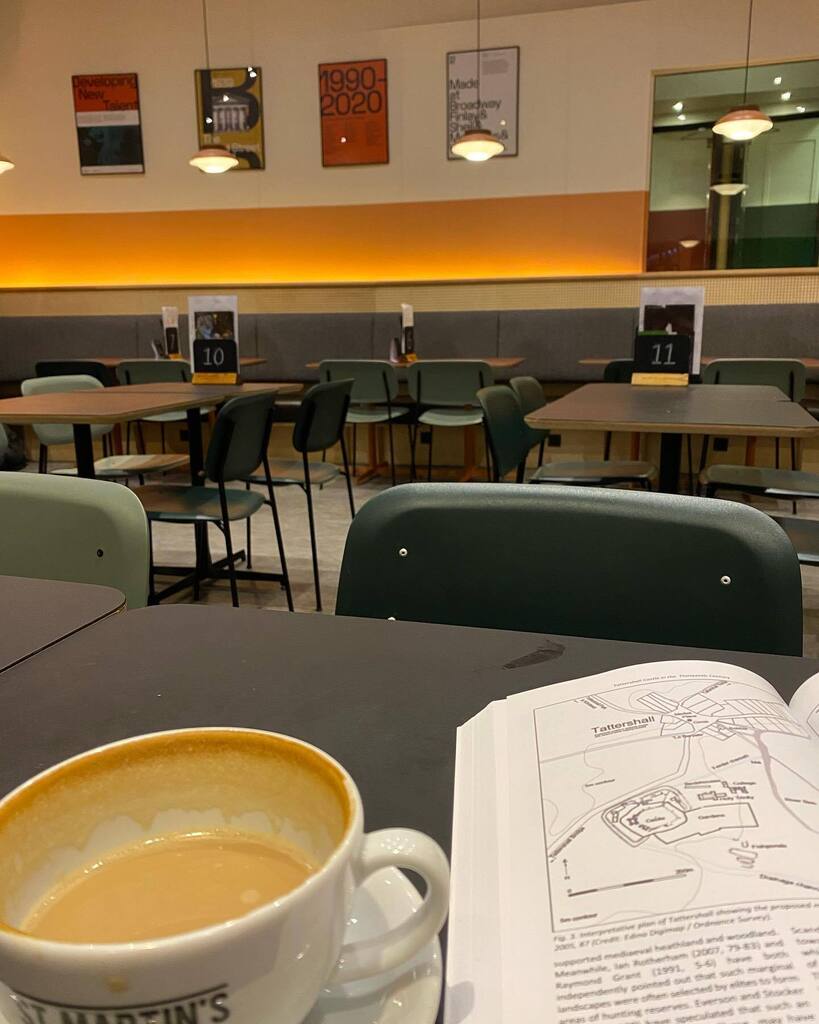 KHMedievalArch's tweet photo. Cheeky #latte before the workshop begins! #BuildingArchaeology #HistoricBuildings https://t.co/W82oULOMQZ