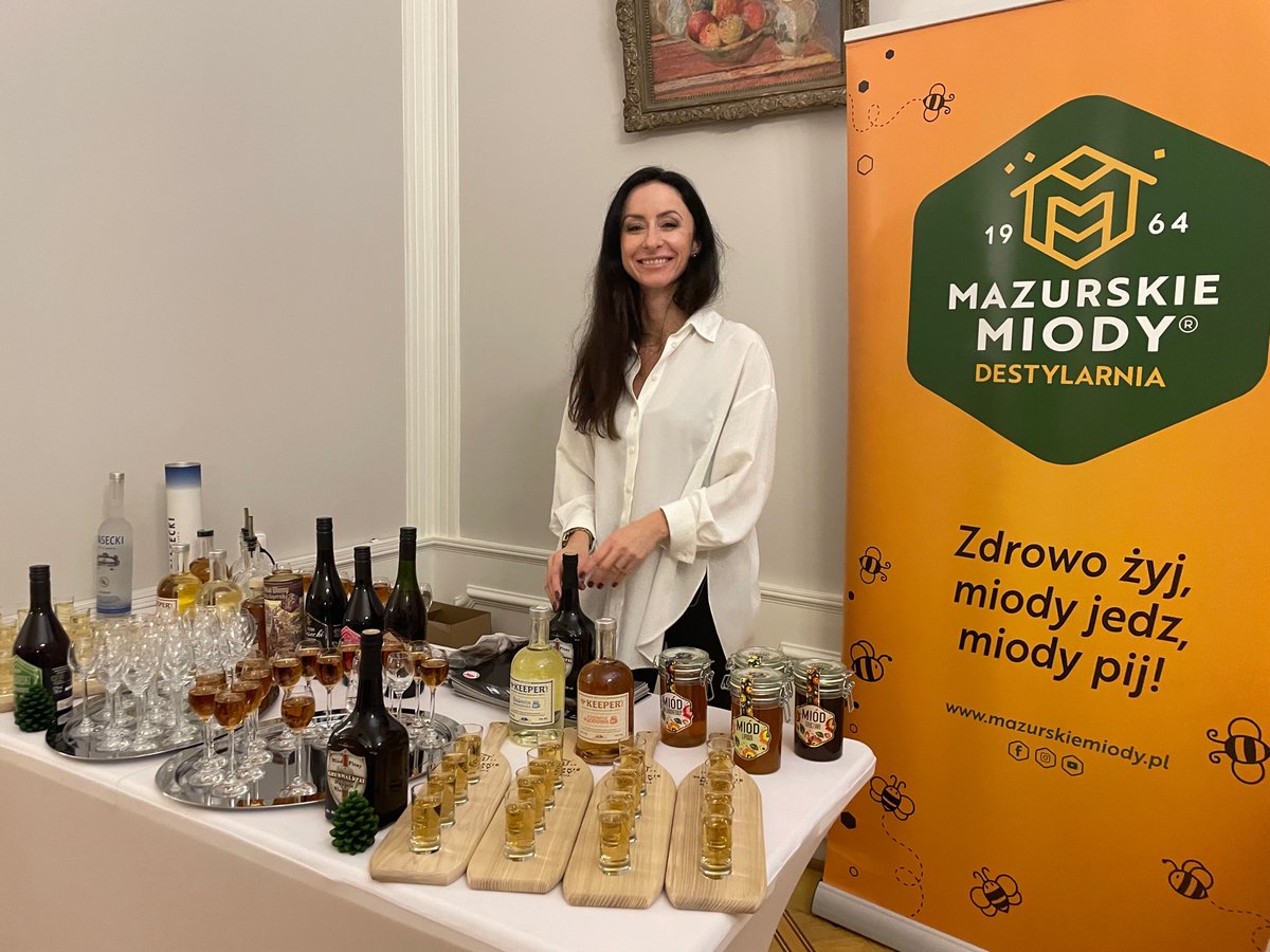 PLinNederland's tweet photo. Business Mixer for companies from 🇵🇱& 🇳🇱 in @PLinNederland organized by #PAIH and #PCCNL. We invite 🇵🇱& 🇳🇱entrepreneurs to join #PolishChamberofCommerceintheNetherlands
Thanks Polish brands #mazurskiemiody and #trzykorony https://t.co/e78qRwcy0v