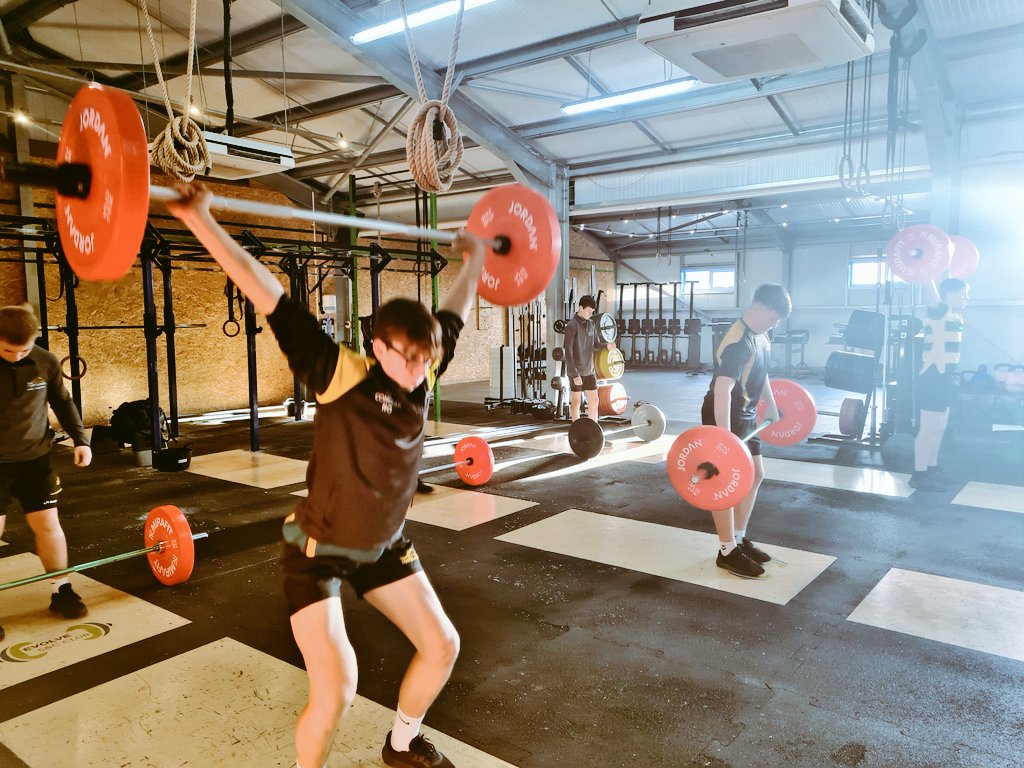 YsgolDyffrynAman PE tweet media