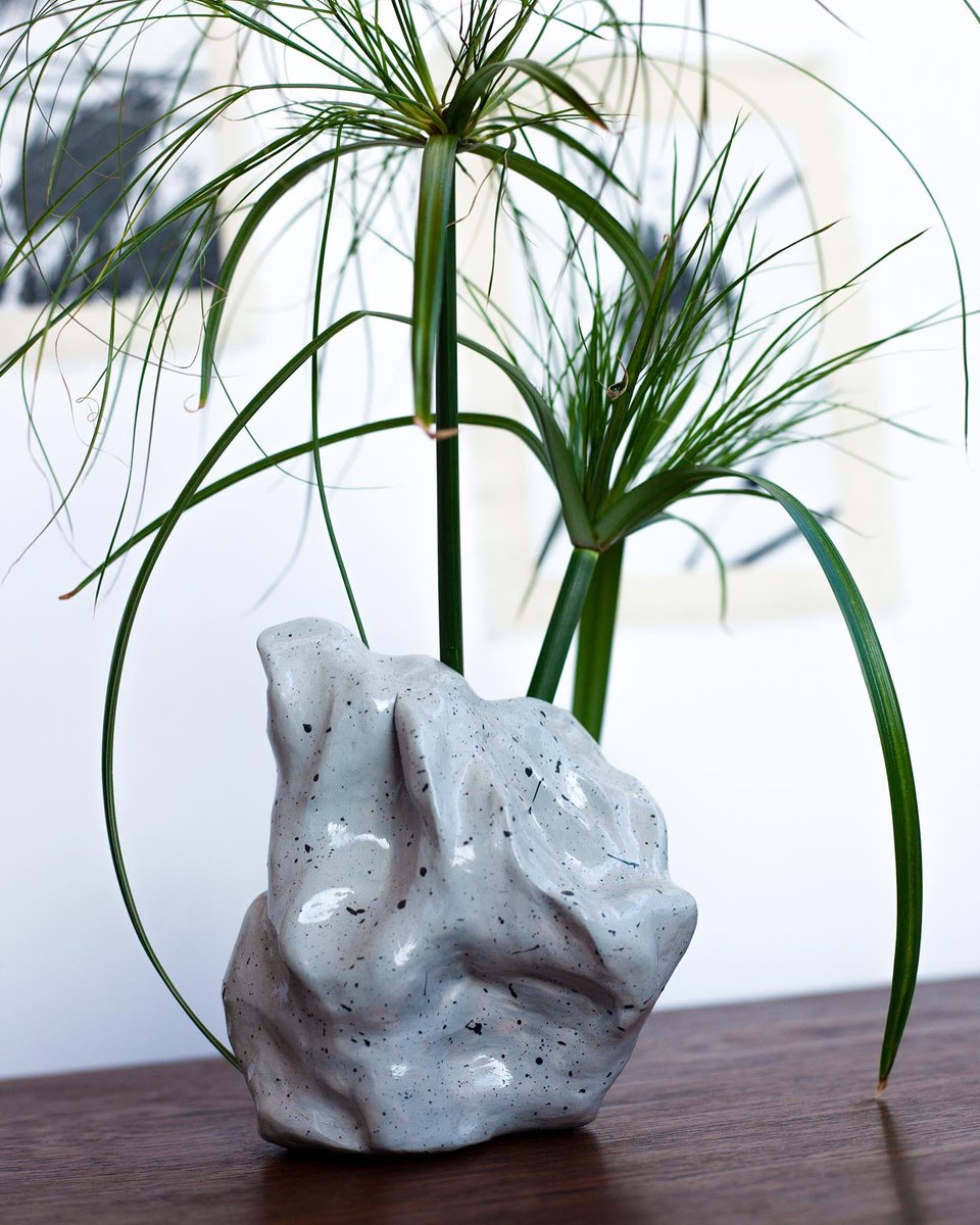 DAY 2 of the #AdventCalendar: “La Esperanza” (The Hope in Spanish), clay and #acrylic, 2021, is now available from the web shop, for a discounted price today only! Click on product link to go to the store. Now 89€! oscarlalexander.com/shop/p/fromwit…

#artsale #christmas #GiftIdea #giveart