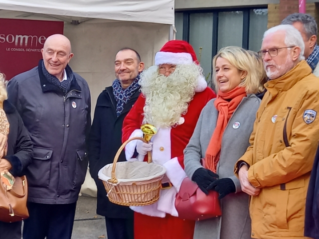 dsden_80's tweet photo. Inauguration ce matin du marché de Noël solidaire de la MDPH sur le site départemental S. Veil à Amiens.
#DASEN80 @AcAmiens @Somme_fr #MDPH80 @Telethon_France 
➡️sensibiliser au handicap
➡️valoriser les savoir-faire de chacun
➡️construire une société encore plus inclusive https://t.co/U1pFyHc4cK