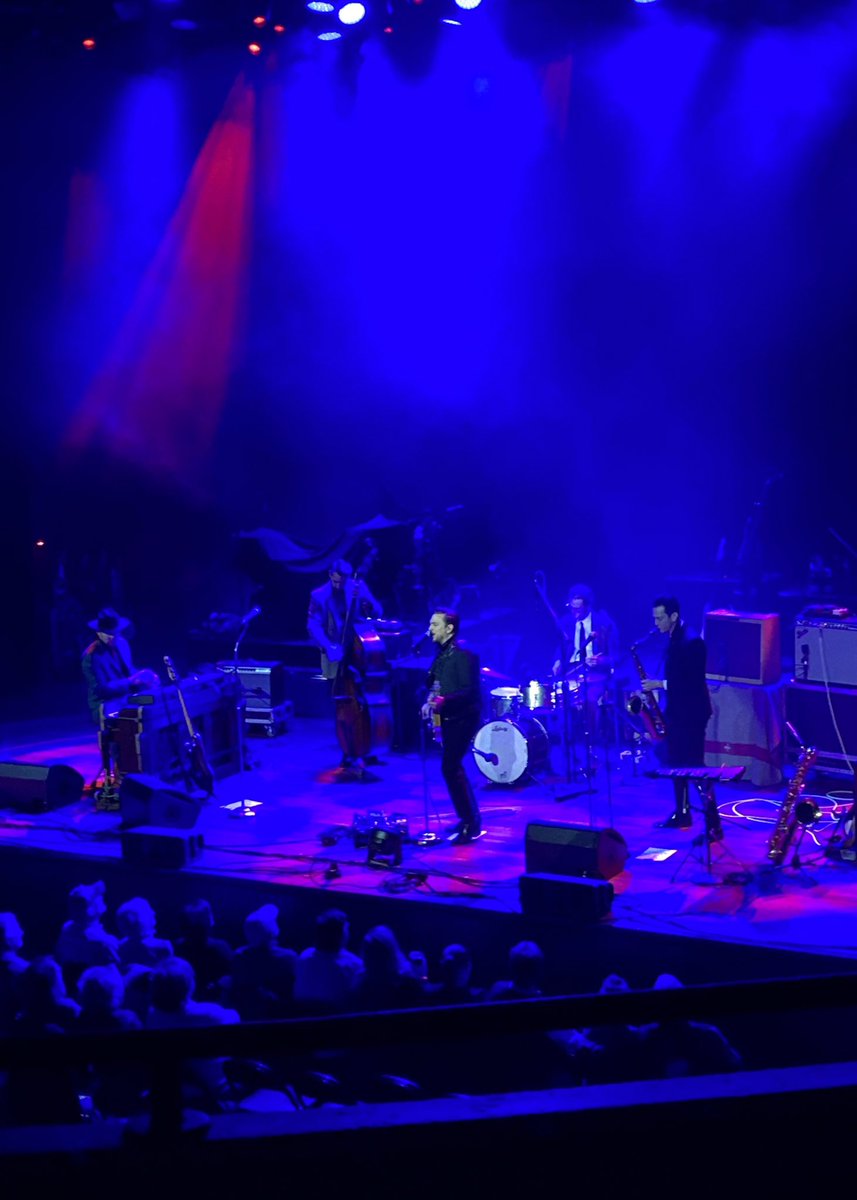 LynneDMiller's tweet photo. Thanks again to @WMOT_RootsRadio for the tix! Fantastic show by @jdmcphersonjr &amp; @MavericksMusic at @theryman  #datenight w/ @blmiller #livemusic #motherchurch #heymerrychristmas #christmastour https://t.co/kp04lEu8p6
