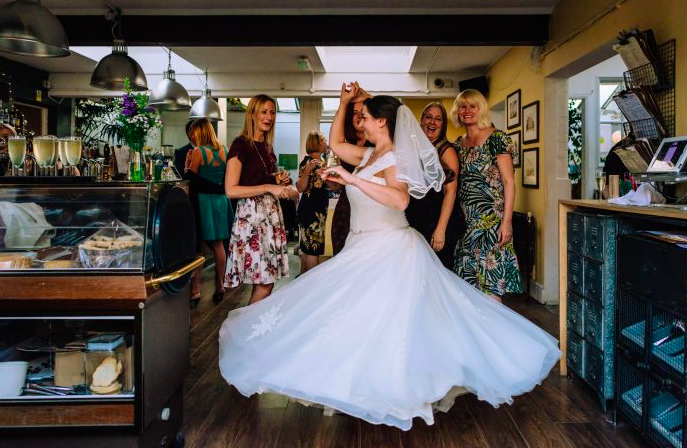 CutEdgeBrides's tweet photo. When Isobel arrived for her first consultation, she had an idea of the short wedding dress style she wanted. After trying on a few, Suzanne helped her get to what aspects of each style she liked best..  

https://t.co/DkcdhOoG6r https://t.co/JguyNysbPI