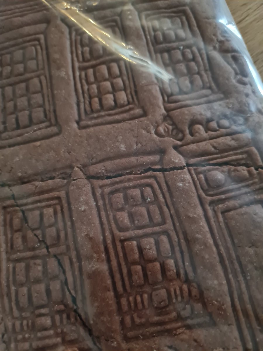 Als de postbode een brievenbuspakketje normaal door de bus zou doen was mn sinterklaasverrassing heel gebleven <a href="/PostNL/">PostNL</a> Beetje jammer