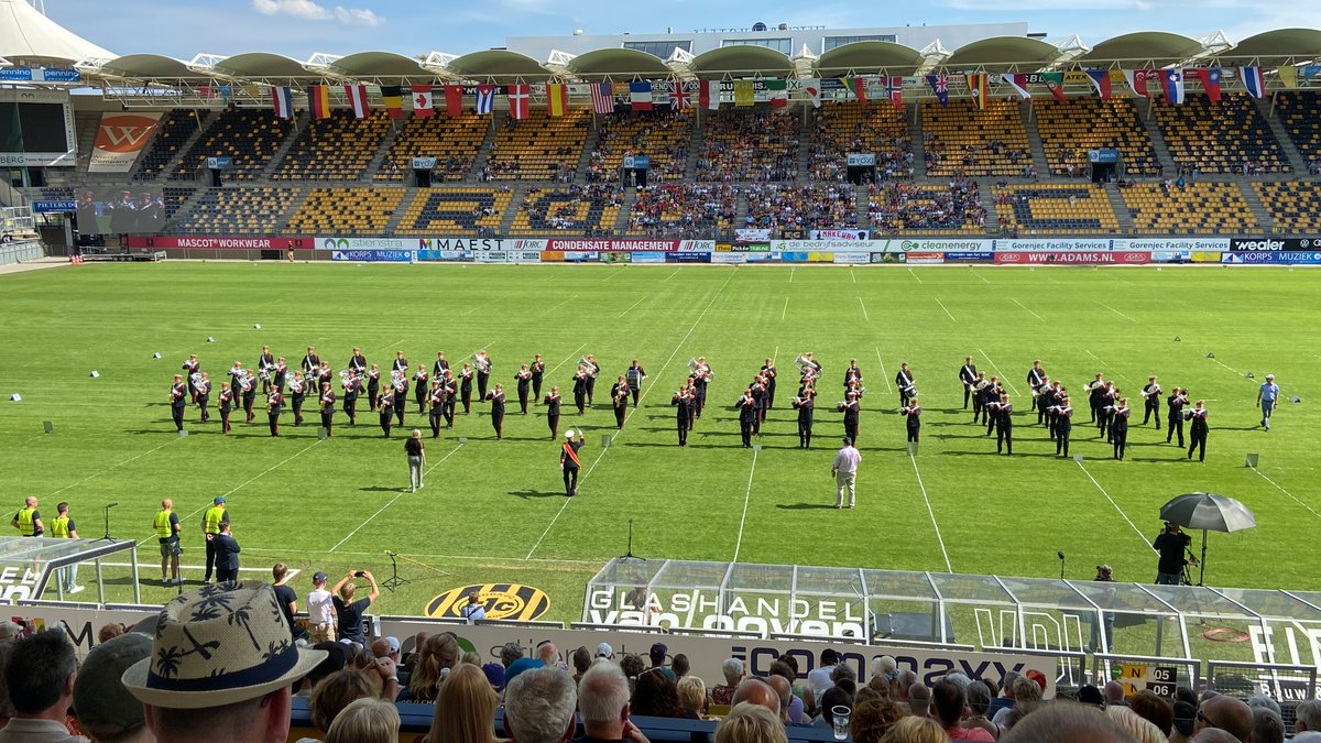 Jos Lustberg, nieuwe dirigent Show &amp; Marchingband Juliana. Zijn we heel blij mee en instructieteam weer compleet! 
juliana-amersfoort.nl/2022/12/jos-lu…