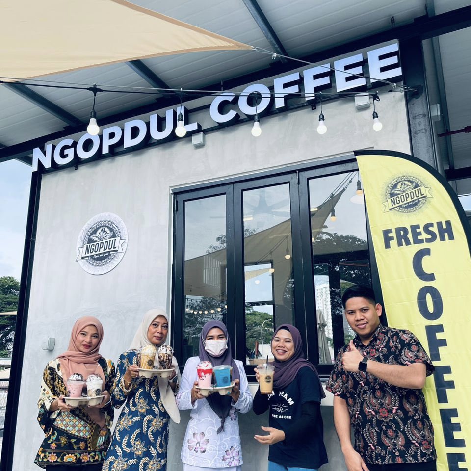 MohKeIpoh's tweet photo. Ngopdul Coffee buka cawangan ke ENAM?

Jenama kopi yang berasal dari Ipoh ini dah buka cawangan baru di Angsana Mall Ipoh❗️

Sempena Soft Launch esok (Sabtu 3/12/2022) ada promo 50% off untuk setiap cup kedua 😍 https://t.co/VWI93DwfWl