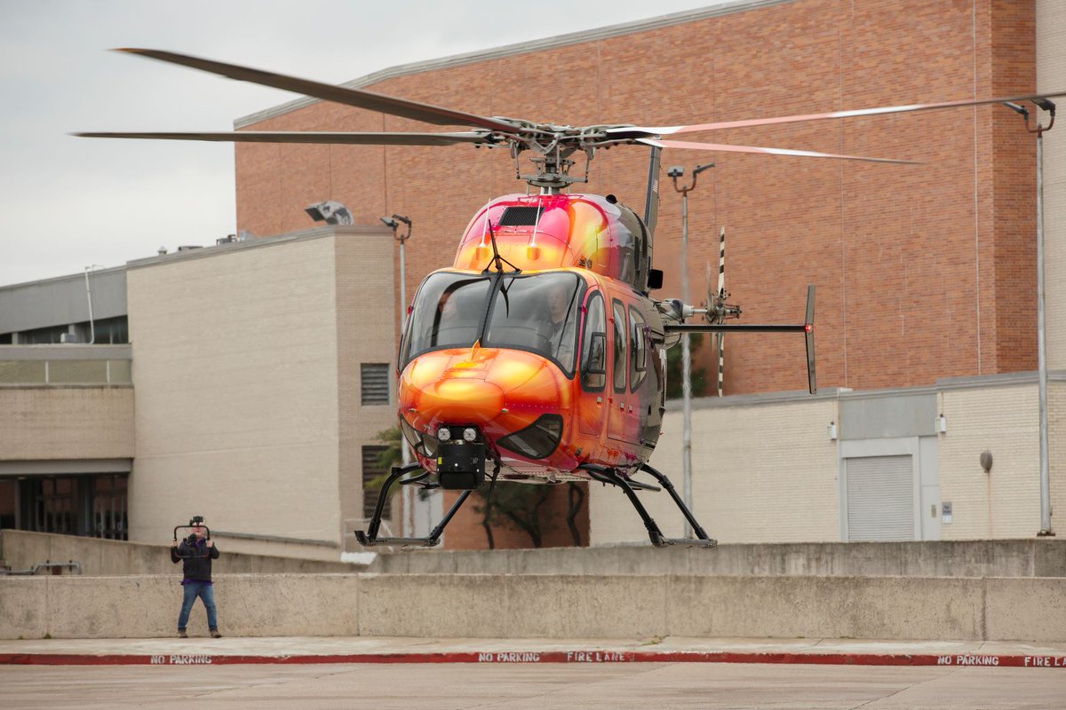 verticalavi's tweet photo. Happy #flyinfriday! Check out this picture of a @BellFlight 429 landing at #haiexpo22 at the @KBHCCDallas. Remember to take advantage of the early bird registration discount until Jan. 13 to get over 40% off your registration at https://t.co/IXZTVSkoZA! https://t.co/xOFA2aoYdN