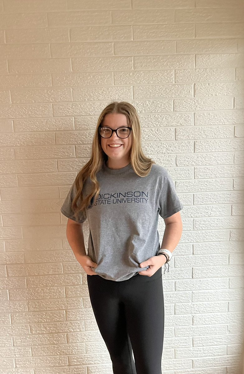cheyjacobs39's tweet photo. I am super excited for this opportunity. I can’t say thank you enough to my coaches especially @TrevorJauch @MikeBuhr, and @MissBurnetti! Thank you to all my supporters and can’t wait for the next four years with the DSU coaching staff! #hawksareup @GOWHS_GirlsGolf https://t.co/bCHutgiENZ