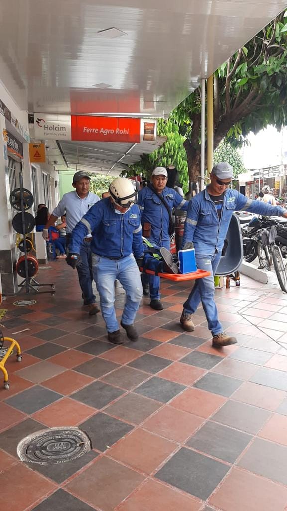 PZASAESP's tweet photo. #Simulacro ✍🏻📢 Paz de Ariporo S.A. E.S.P. bajo la gerencia de la Ingeniera Xiomara Santos Cotinchara, realizó junto al personal de la empresa una jornada de capacitación y Simulacro enfocado a la atención de una emergencia generada por sismo. https://t.co/fCaz09m5mB