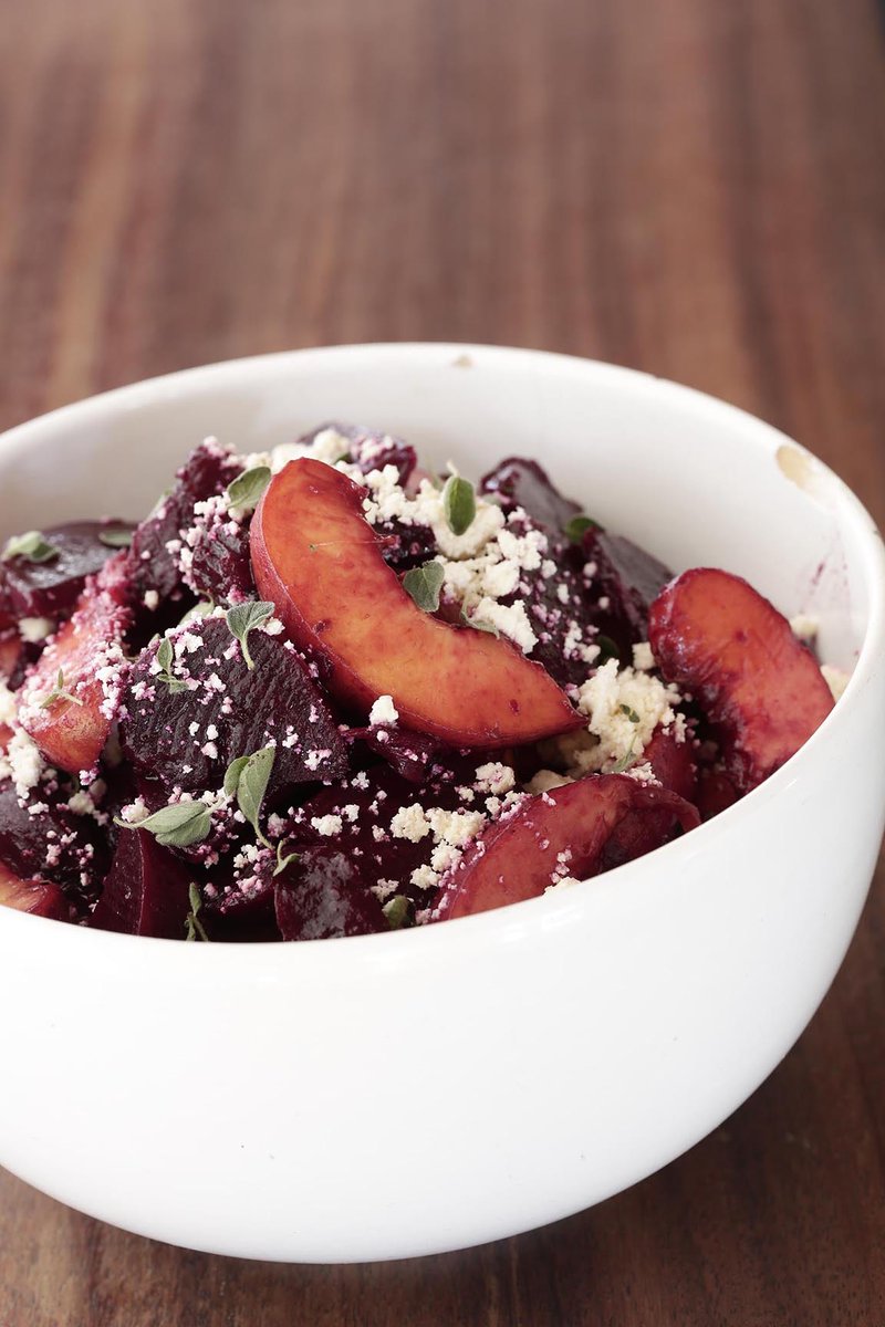 En Argentina estamos entrando en el verano. Es la época ideal para cocinar al aire libre, con o sin fuego. Algunas ideas: elegir algunas frutas de verano (duraznos, ciruelas, cerezas), cortarlas y sazonarlas con sal de mar, limón y chile. Sigue: t.ly/CEVx #Trocca