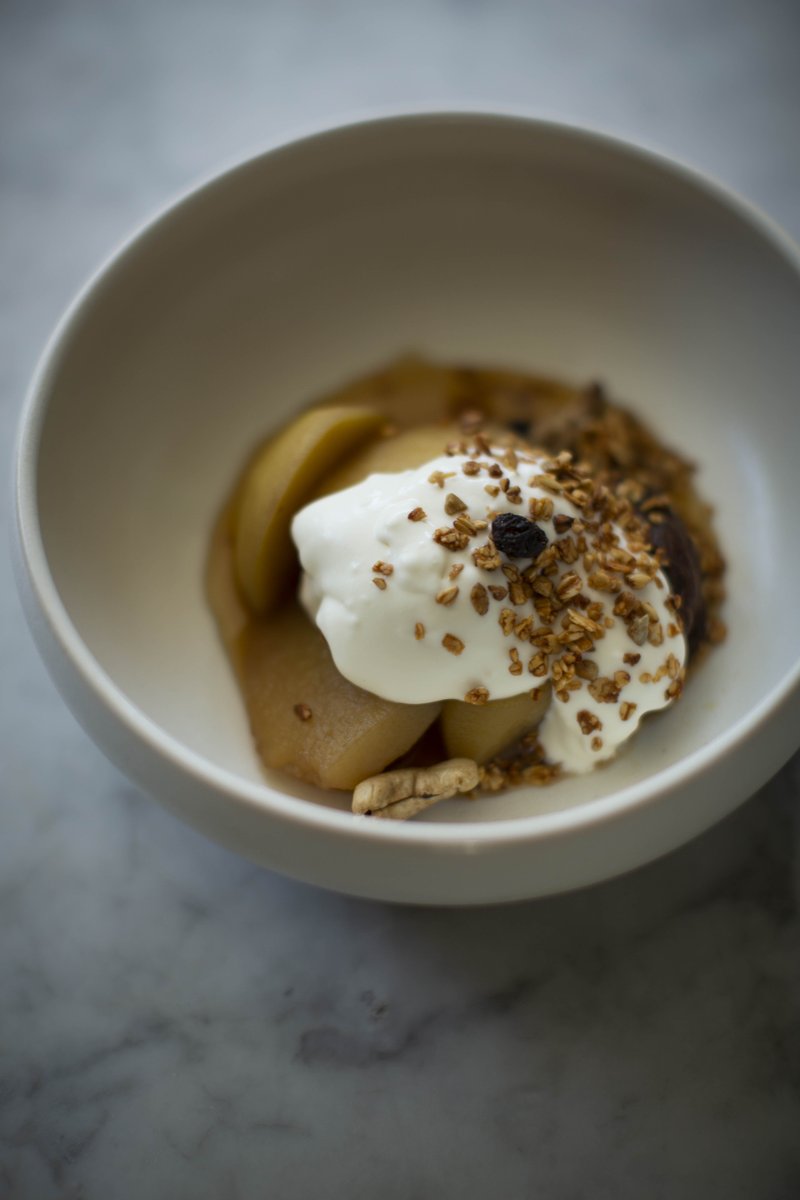 Las recetas que se comparten de generación en generación. Que pasan de abuelas a madres y, en este caso, a hijos. Un postre favorito de, estoy seguro, muchos: compota de la abuela.
De mi libro #TroccaenCasa t.ly/m_fX