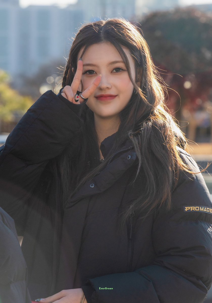 EverGreenRSQ's tweet photo. 221202 뮤직뱅크 일일팬매 니나

#IRRIS #NINA https://t.co/9fcNpXdM3N