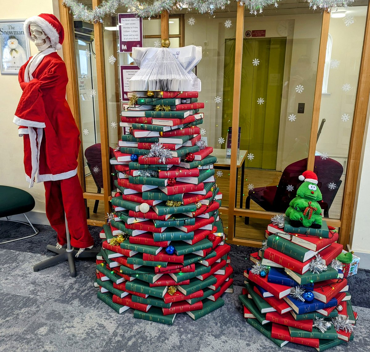 We love the library at <a href="/CumbriaUni/">University of Cumbria</a> Fusehill Campus 💛 
<a href="/CumbriaLawDept/">UoC Law</a> your law journals have come in very handy🎄
Thank you <a href="/UoCStuServ/">UoC Student Services</a> You make the library such an enjoyable place to be 📚