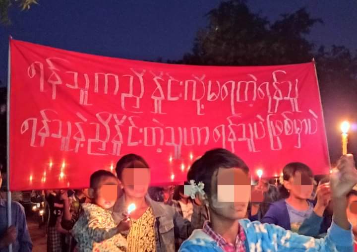 miN13700's tweet photo. The basic education general strike committe of Myaing, comrades of ABFSU &amp; ABYPU and local people in #Myaing township held their regular anti-dictatorship night strike on December 2.

#WarCrimesOfJunta
#2022Dec2Coup
#WhatsHappeninglnMyanmar https://t.co/ZCkSNTVHtj