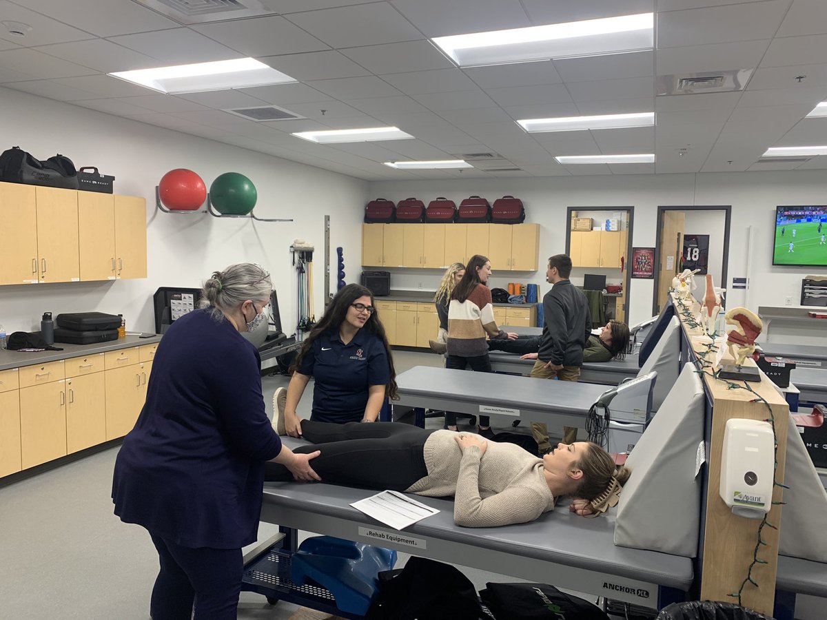 SCGradATP's tweet image. We had the amazing opportunity to team up with FHSU's Doctor of Nurse Practitioner students for an interprofessional education day! We're so thankful to learn from and share our knowledge to enhance future patient care. @FortHaysState  #HereAtSterling #MAATAD5 @KansasATS