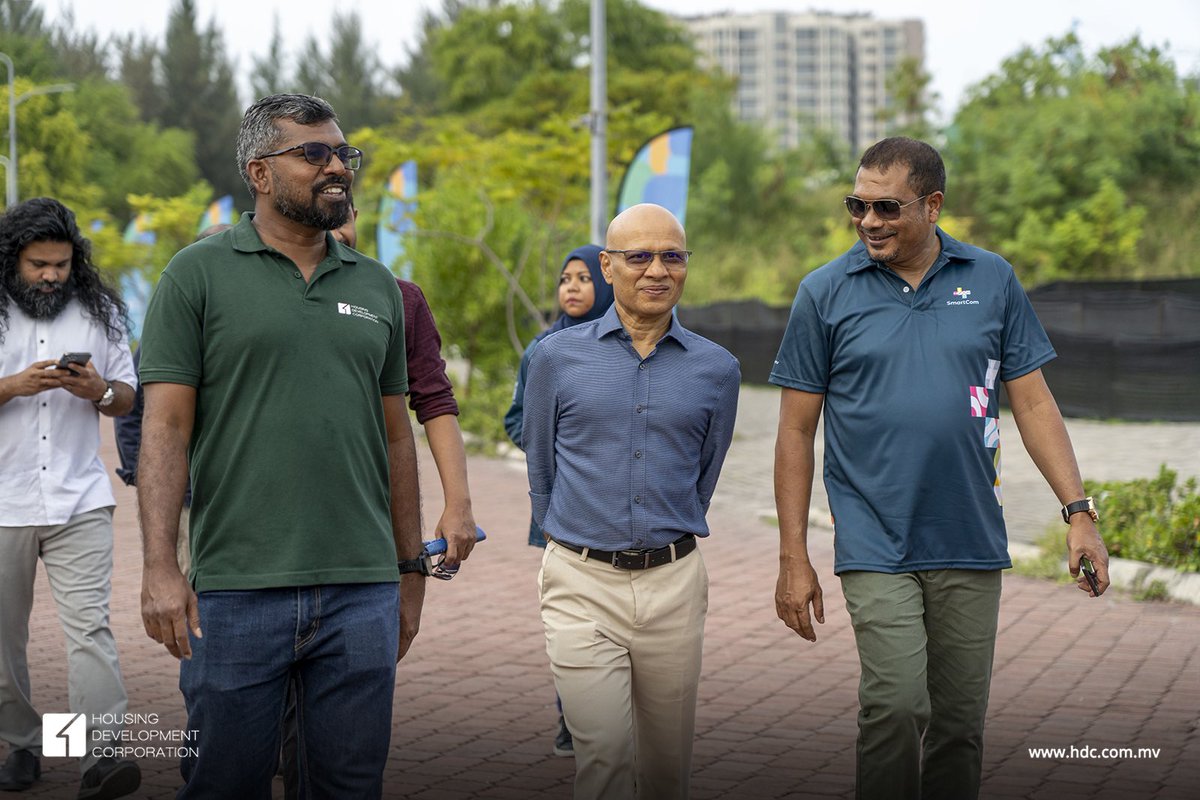 hdcmaldives's tweet image. Our Chief Guest the CEO and Managing Director of @Dhiraagu and our Managing Director Ahmed Athif along with our CCO visited the stalls of the SmartCom Fair and enquired about the services on display by our participants. 

#smartcomfair #enablingconnectedcommunities #myhulhumalè