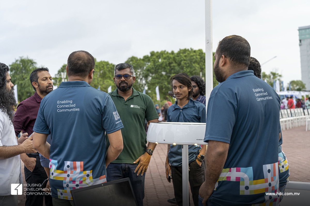 hdcmaldives's tweet image. Our Chief Guest the CEO and Managing Director of @Dhiraagu and our Managing Director Ahmed Athif along with our CCO visited the stalls of the SmartCom Fair and enquired about the services on display by our participants. 

#smartcomfair #enablingconnectedcommunities #myhulhumalè