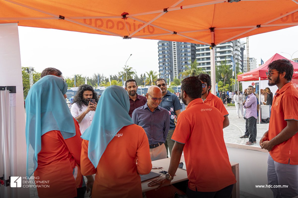 hdcmaldives's tweet image. Our Chief Guest the CEO and Managing Director of @Dhiraagu and our Managing Director Ahmed Athif along with our CCO visited the stalls of the SmartCom Fair and enquired about the services on display by our participants. 

#smartcomfair #enablingconnectedcommunities #myhulhumalè
