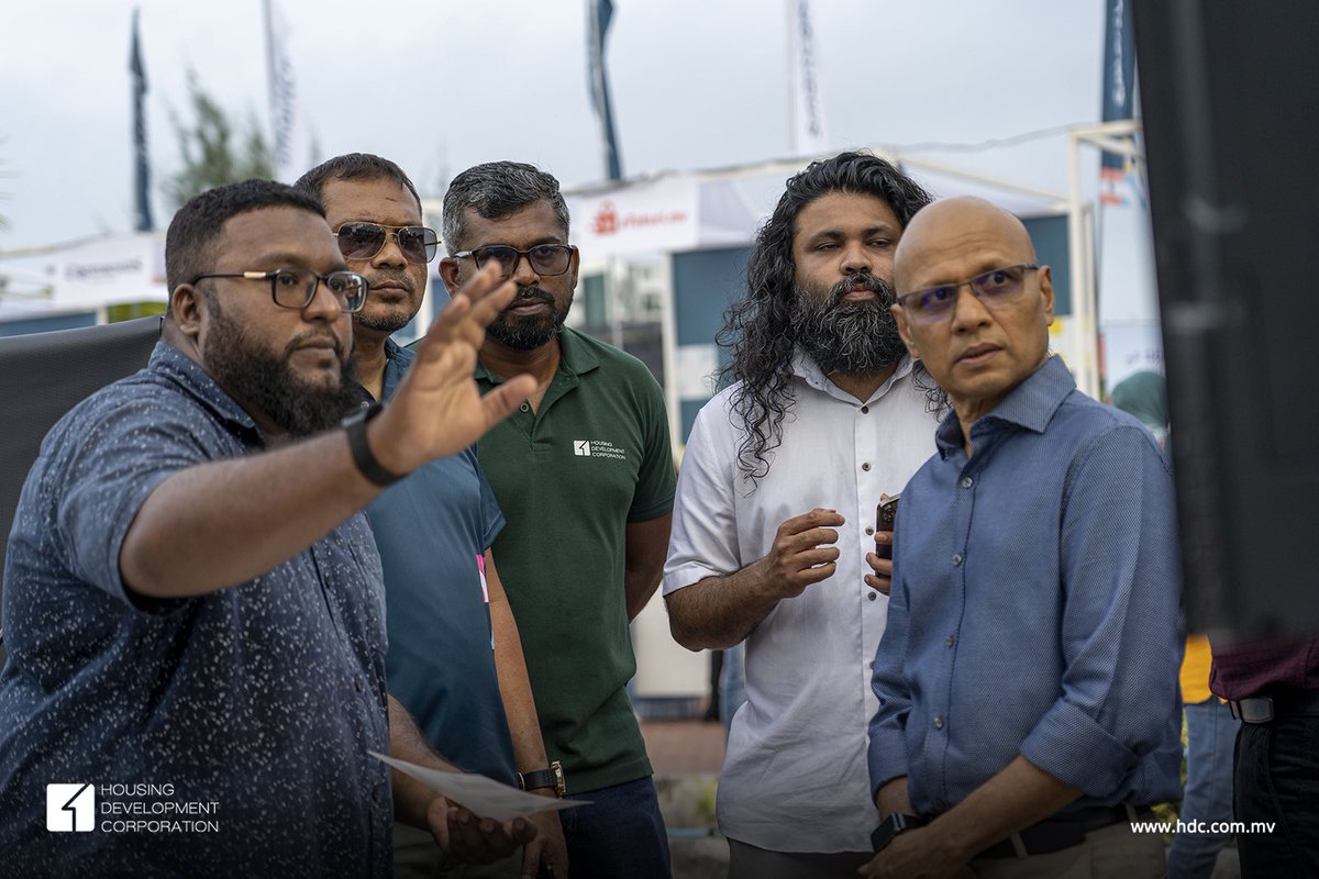 hdcmaldives's tweet image. Our Chief Guest the CEO and Managing Director of @Dhiraagu and our Managing Director Ahmed Athif along with our CCO visited the stalls of the SmartCom Fair and enquired about the services on display by our participants. 

#smartcomfair #enablingconnectedcommunities #myhulhumalè