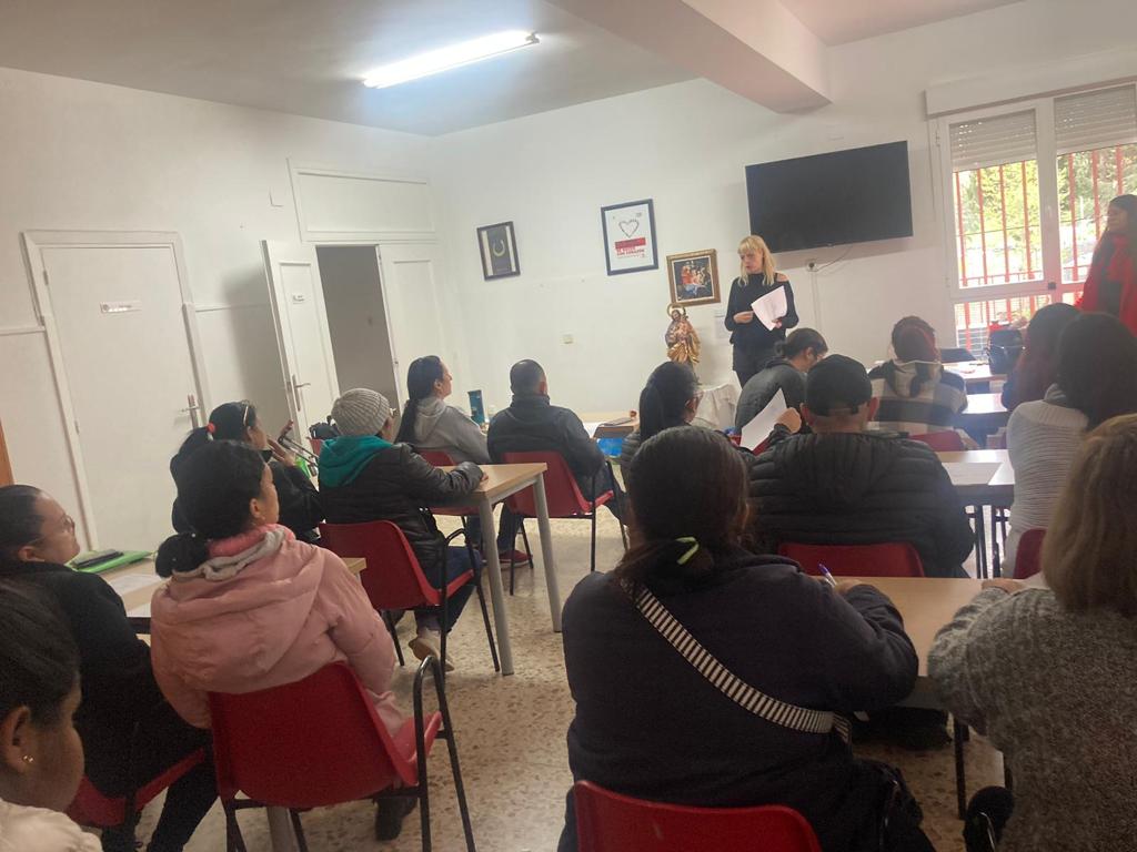 Escuela de acogida de asilo y protección internacional de hoy en Toledo en el centro Santa Teresa de Calcuta de Cáritas.  #CáritasIntegra  <a href="/MigracionesTole/">Migraciones Toledo</a>