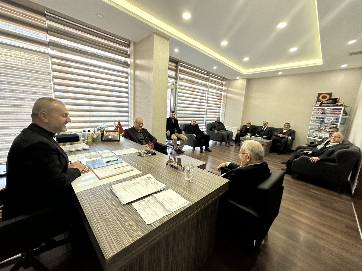a_kadiraydogan's tweet photo. İlim Yayma Cemiyeti Yenimahalle Şube Başkanı Ömer Gafa ve birbirinden değerli büyüklerimizi İlçe Başkanlığımızda misafir ettik.

Kendilerine nazik ziyaretlerinden dolayı teşekkür ediyorum. https://t.co/B5rpfXkbn6