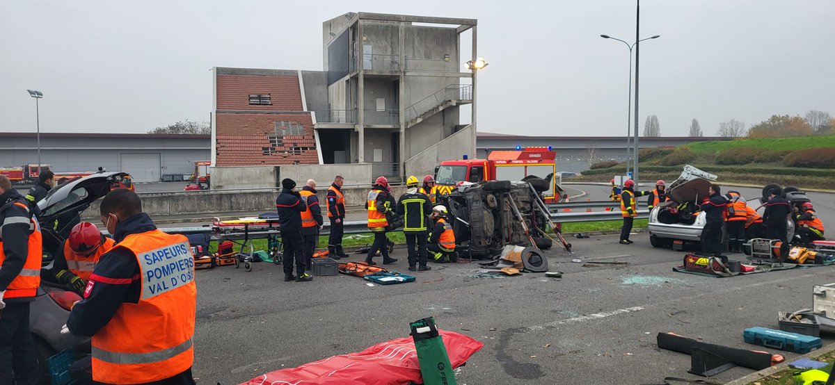 CyrilleBoursier's tweet photo. [Exercice] AVP multiples victimes.Mutualisation des formations #CAvsav #Eqvsav #CAvsr #Eqvsr.
#Gfor
@jnobod @Sdis_95 https://t.co/YXll2zIlSF