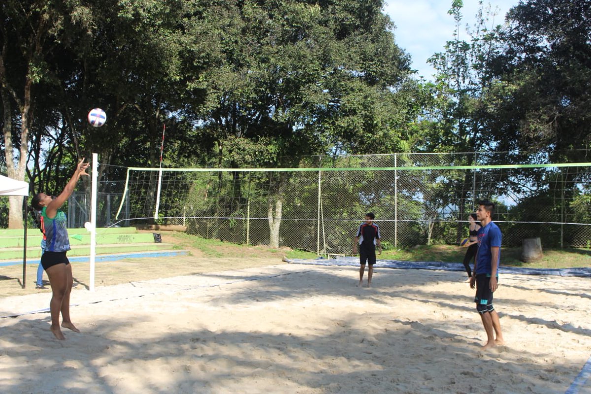 UIS's tweet photo. El deporte se toma el tercer día del #U22Fest. Torneos de voleibol playa, baloncesto, levantamiento de pesas, entre otros, se disputan a esta hora en los escenarios deportivos de la Universidad. https://t.co/mctoK8o6sf