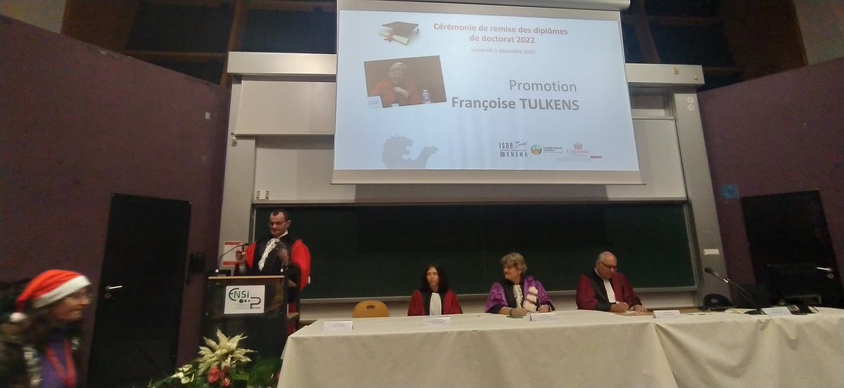 LucettToussaint's tweet photo. #universitedepoitiers 
Cérémonie de remise des diplômes de doctorat - 2022 https://t.co/b2FdSFEiun