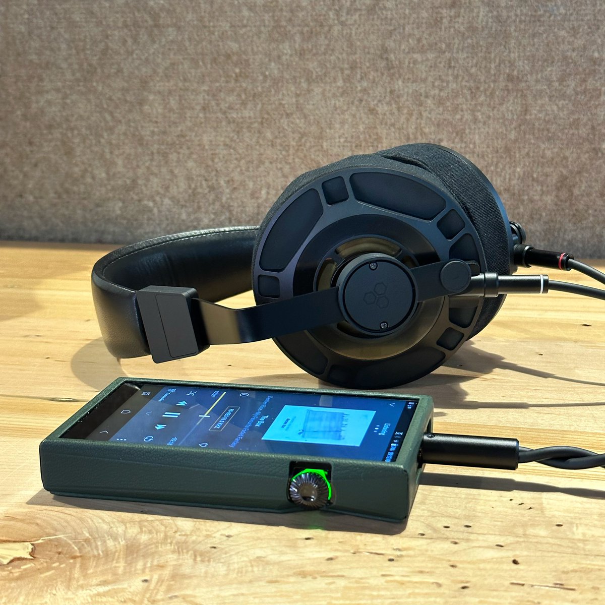 Enjoying the mesmerizing D8000 Pro LE + SP3000 combo on this lovely Friday morning. What gear are you listening to music with today?