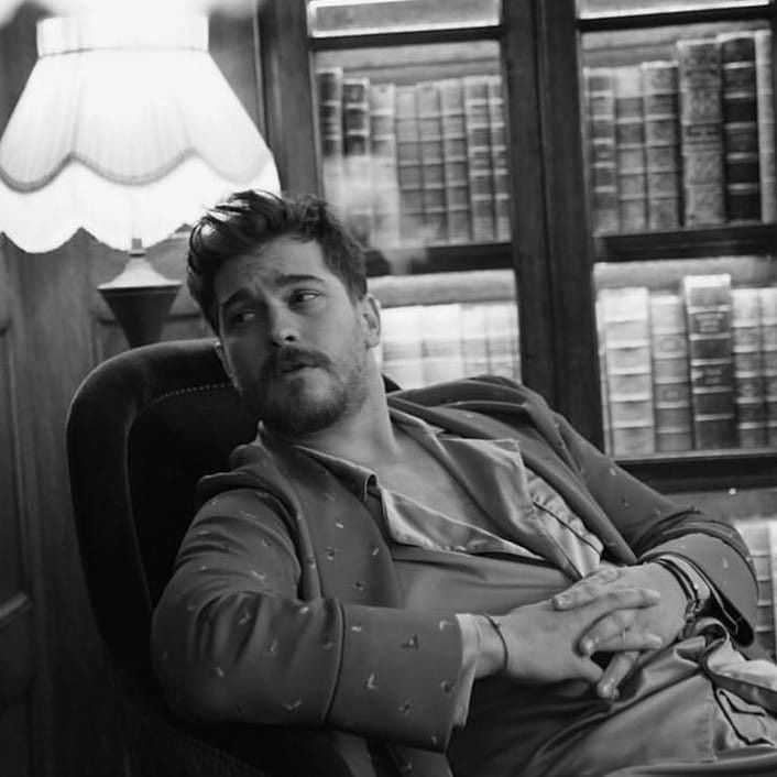 elivilla02_'s tweet photo. Lo elijo una y mi veces.
#çağatayulusoy
#içerde #TheProtector #PaperLive #yesilcam #Terzi #Centilmen #Netflix https://t.co/GDetrqngD2