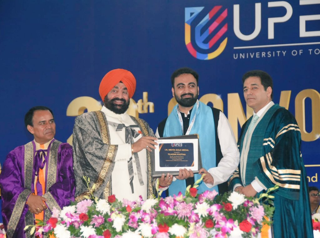 LtGenGurmit's tweet image. @UPESDehradun के रिसर्च के मापदंड उच्च स्तरीय हैं,यह देखकर बहुत अच्छा लगा कि यहां के छात्र आर्टिफिशियल इंटेलिजेंस,ड्रोन तकनीक, वर्चुअल सिस्टम से भी आगे बढ़कर 3एम मेटा वर्ल्ड की सोच के साथ आगे बढ़ रहे हैं।
#convocation2022