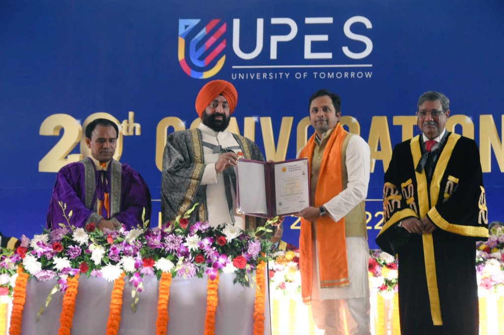 LtGenGurmit's tweet image. @UPESDehradun के रिसर्च के मापदंड उच्च स्तरीय हैं,यह देखकर बहुत अच्छा लगा कि यहां के छात्र आर्टिफिशियल इंटेलिजेंस,ड्रोन तकनीक, वर्चुअल सिस्टम से भी आगे बढ़कर 3एम मेटा वर्ल्ड की सोच के साथ आगे बढ़ रहे हैं।
#convocation2022