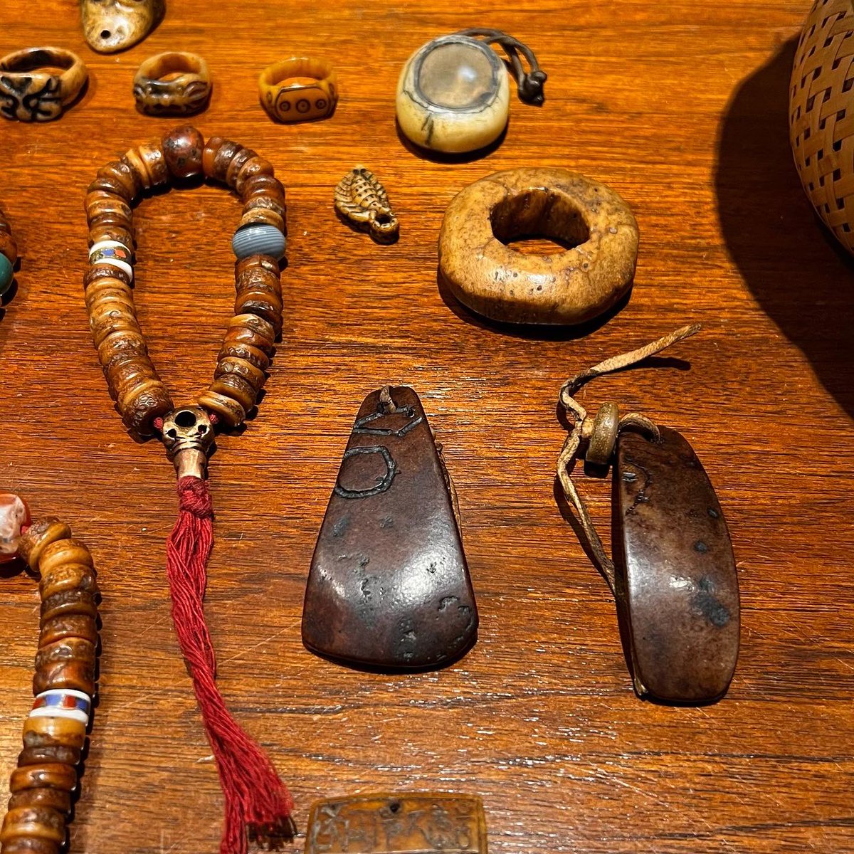 tibetantique's tweet photo. 🙏 #kapala #skull #bone #humanbone #human #skullcup #antique #history #old #collection  #realskull #asianart #skull #skulls #ritual #rituals #obects #ritualobjects #仏教 #ヒューマン #カアラ #eyebrows #antiquing #chod #practice #realskulls #skullart #tibetanskulls #humanbones https://t.co/ClBx9Y9PQ9