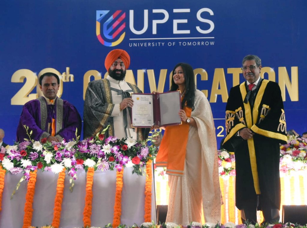 LtGenGurmit's tweet image. अच्छी शिक्षा के बिना अच्छा इंसान नहीं बन सकते I 
ये मेरी आशा है कि सभी छात्र हमेशा अच्छा करने की भावना से आगे बढ़ेंगे और आने वाले भविष्य में अपने ज्ञान और कौशल से उत्तराखंड के लिए योगदान देंगे।। 
#convocation2022 #UPESconvocation #UPES