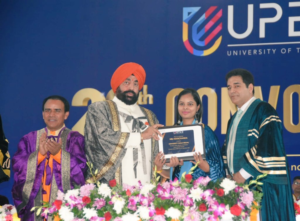 LtGenGurmit's tweet image. अच्छी शिक्षा के बिना अच्छा इंसान नहीं बन सकते I 
ये मेरी आशा है कि सभी छात्र हमेशा अच्छा करने की भावना से आगे बढ़ेंगे और आने वाले भविष्य में अपने ज्ञान और कौशल से उत्तराखंड के लिए योगदान देंगे।। 
#convocation2022 #UPESconvocation #UPES