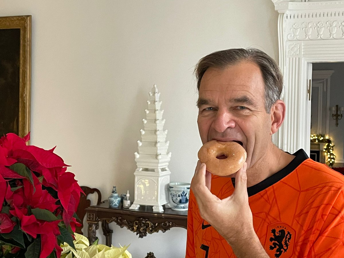 Hello <a href="/usambnl/">U.S. Ambassador to the Netherlands</a>, how about a friendly wager over Saturday’s game? ⚽️ But instead of ＄or €, we sweeten the pot: If 🇺🇸 wins, I’ll hand out donuts in DC’s Dupont Circle, and if 🇳🇱 wins, you‘ll hand out oliebollen at Den Haag Centraal. Would you like to place the bet?