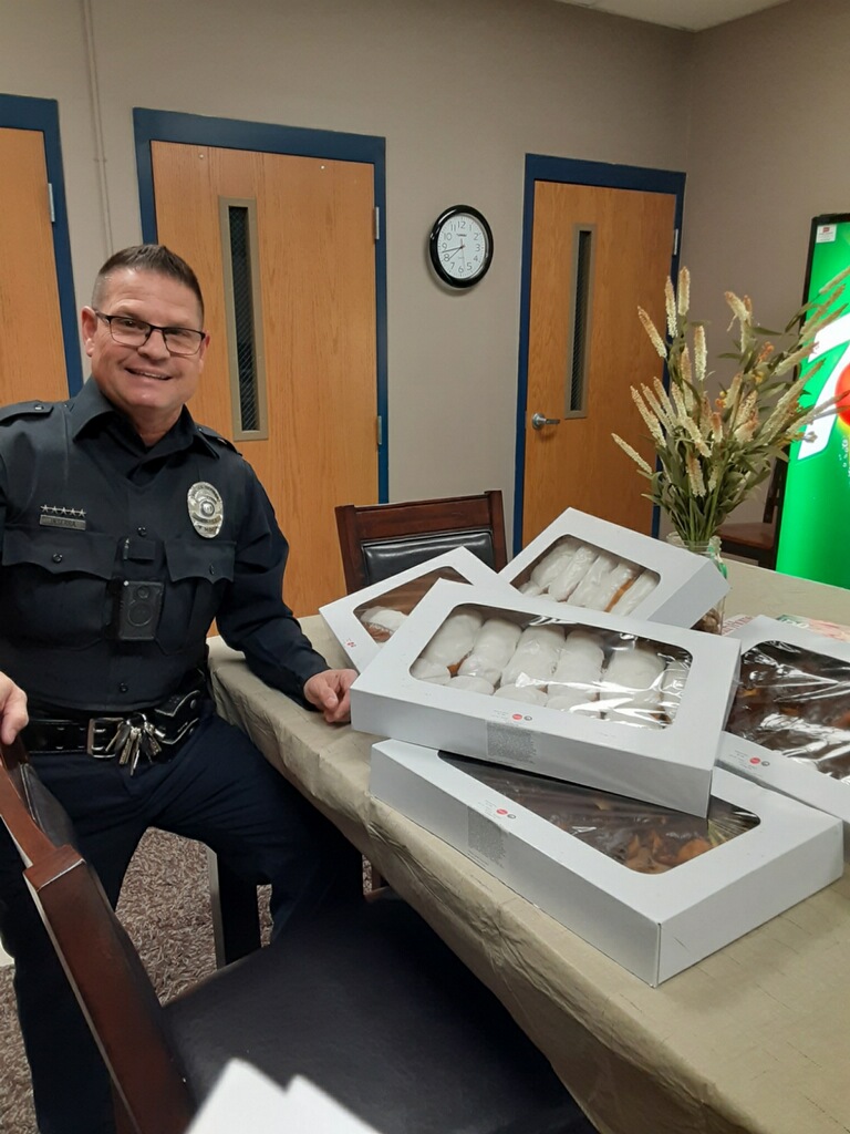 FHCLIBRARYLC's tweet photo. Questions were answered. Cocoa was sipped. Spartan students had fun! Thanks Officer Inserra! Stay tuned for our next Real World Wednesday! @FrancisHowell @FHCPrincipal @FHCAD @FHCParentClub @fhcclub2018 @ChadLange4FHSD @MLangeFHSDBOE @DouglasFhsd @FHSDLC https://t.co/ZT9UQjyWAq
