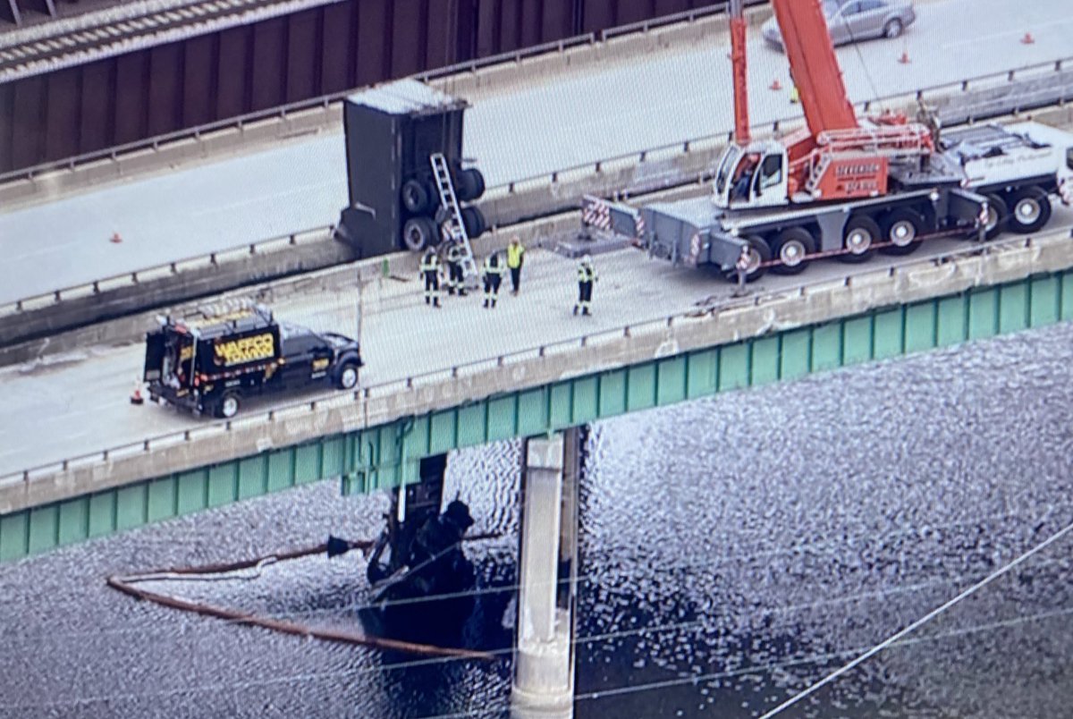 JHudsontraffic's tweet photo. #EastChicago The crane is here! So far, WB lanes of the Indiana Toll Rd are closed off at Calumet, EB still gets by in the right lane. The crash is just west of Indianapolis Blvd. https://t.co/78YGfjX2qt