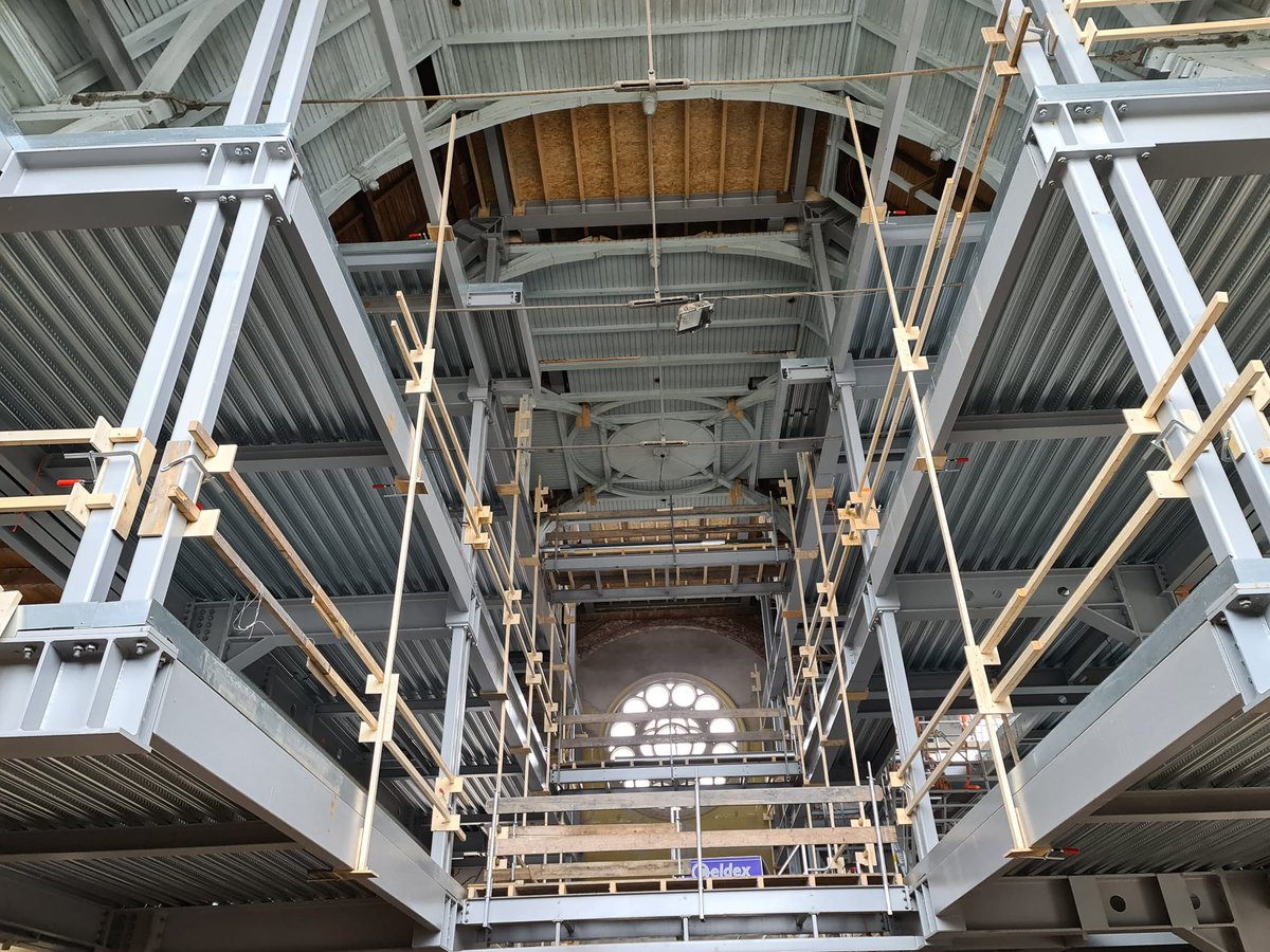 3 stuks inbouw tussen vloeren aangebracht met ComFlor 100 staalplaatbetonvloer bij de voormalige kerk in Scheveningen na toekomstig Hotel Black Pearl.