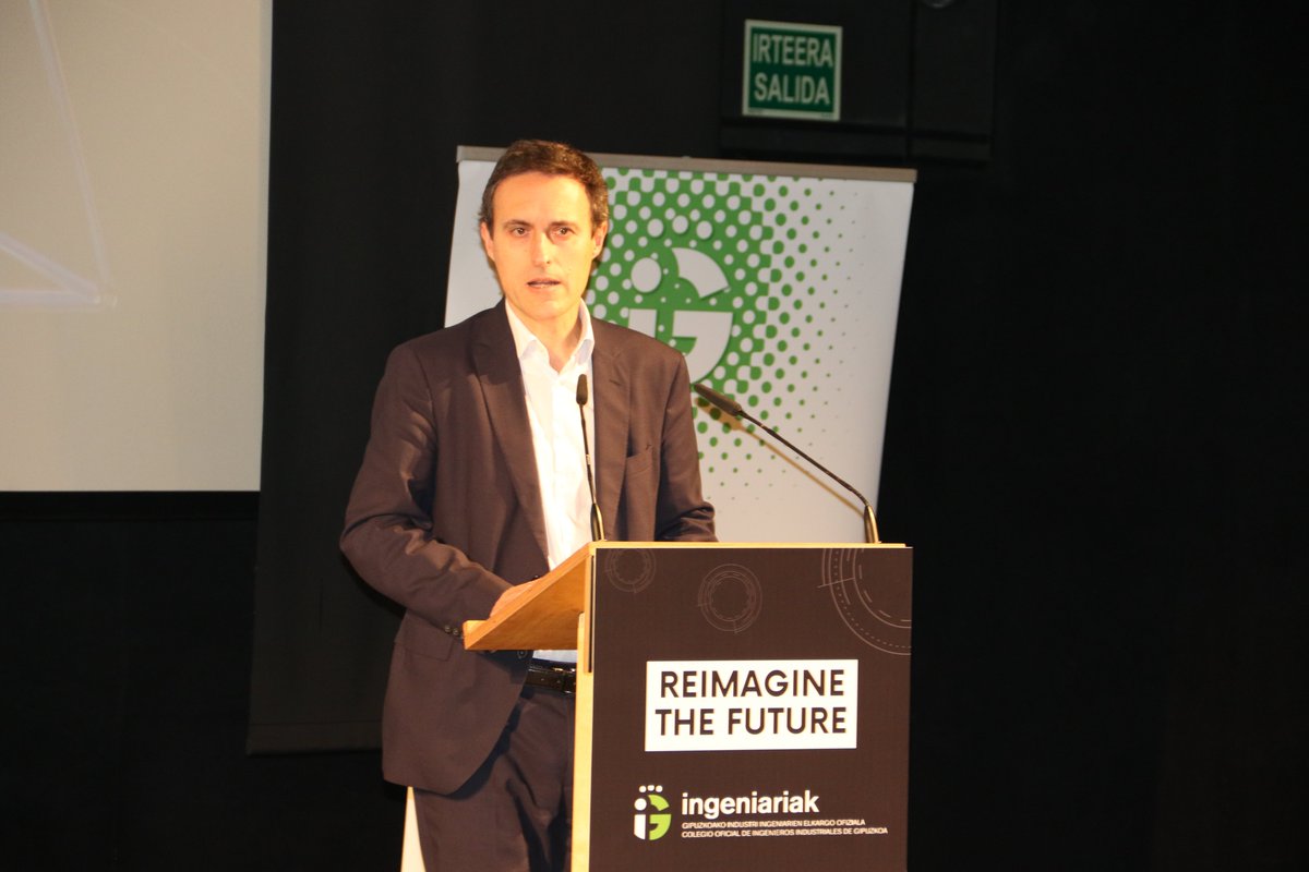 jlarrag's tweet photo. 🌍#Etorkizuna-ri buruzko gogoetak partekatu ditugu gaur Ingeniarien Elkargoak itzal handiko eragileekin antolatutako jardunaldian. #Pertsona, enpresa eta erakunde lehiakorrak behar ditugu trantsizio ekologikoa, digitala eta sozialari aurre egin, eta #ongizatea bermatzeko. https://t.co/XSHPlZoDKA