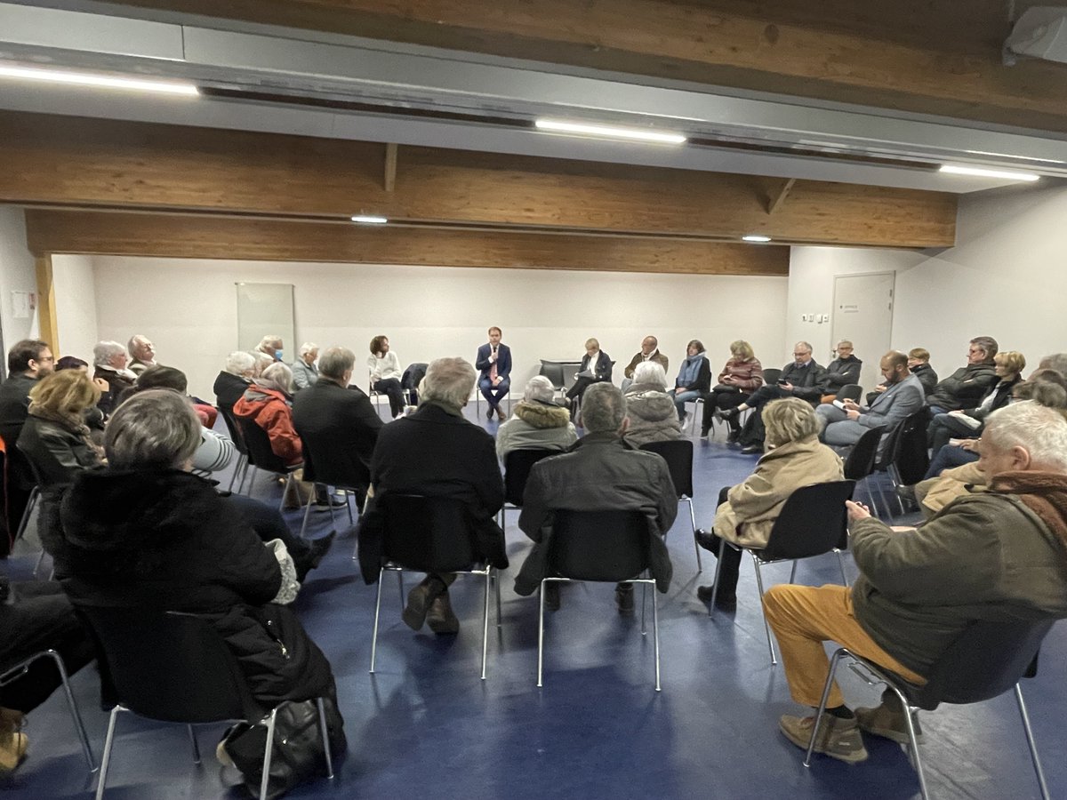 JCLarsonneur's tweet image. Les débats sur la liberté de choisir sa fin de vie ont été lancés hier en Finistère. 
De l'écoute, des échanges riches et humains qui nous permettent d'avancer dans nos réflexions à l'aune des expériences et des parcours de vie de chacune et chacun.