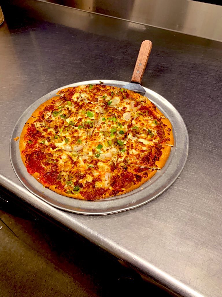 It’s #FreePizzaFriday! 🍕 Hit that RT button for your chance to win a free large one topping from Mister B’s! Must follow to win.