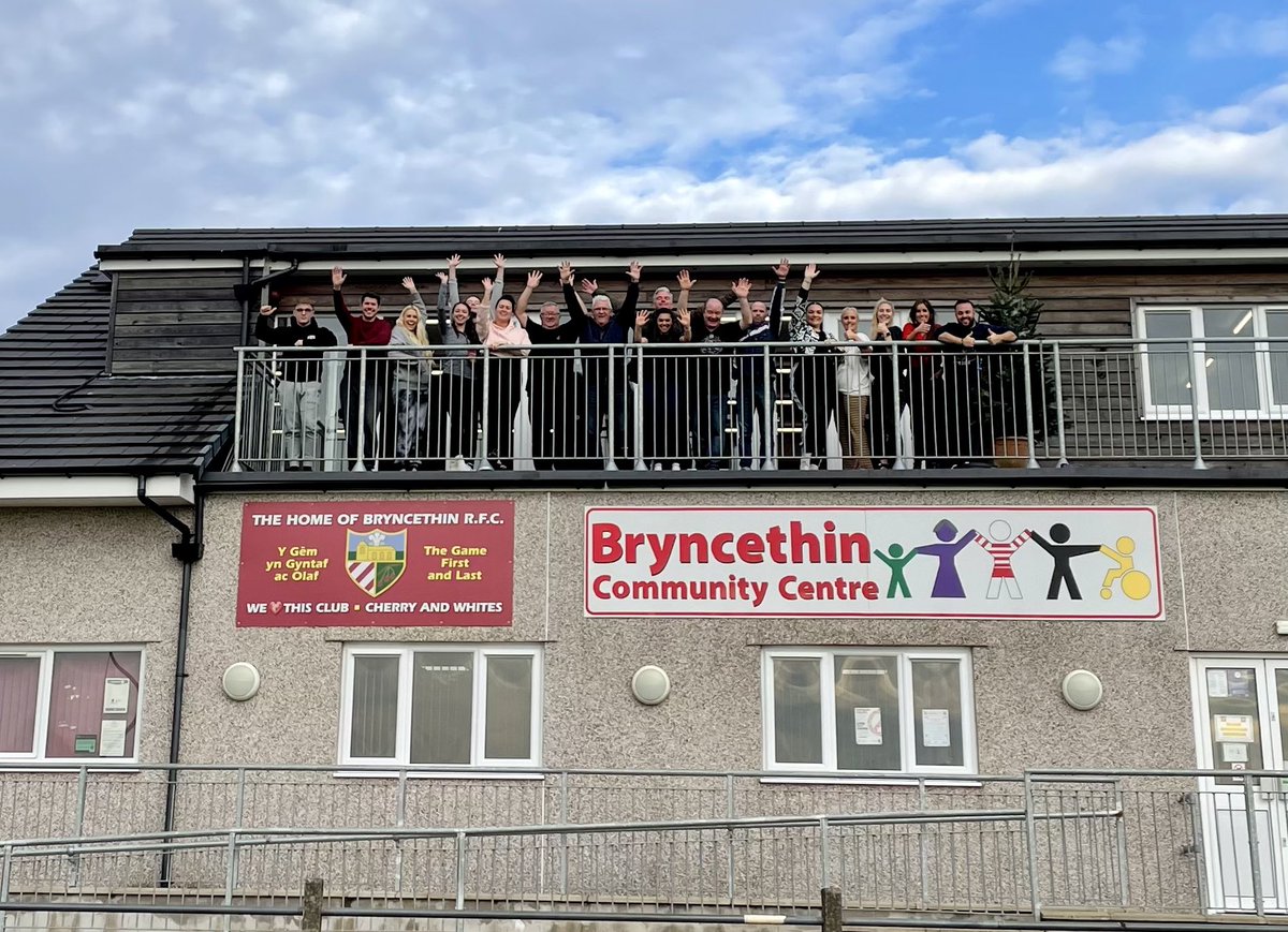 Owenmoneypanto's tweet photo. So it’s last day of rehearsals with our two pantomimes 🫘🌱 🏹 together under one roof ‼️ a massive thank you @BryncethinC @BryncethinRFC for accommodating us last minute and your great hospitality 🙏 we will see you next year ‼️@owenmoneycomic https://t.co/uqkQx5cUzw